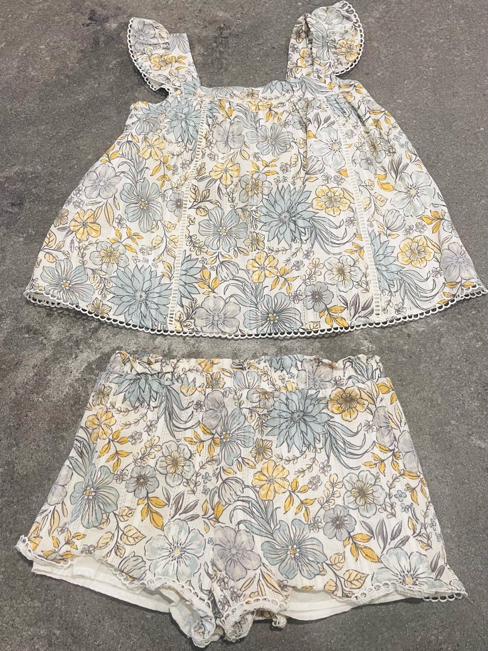 cupcakes & cashmere Floral Two-Piece Set in Yellow, Sage & Gray